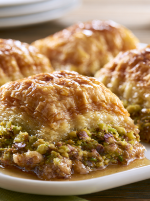 Baklava Recipe: Crispy Phyllo, Nuts & Sweet Honey Syrup